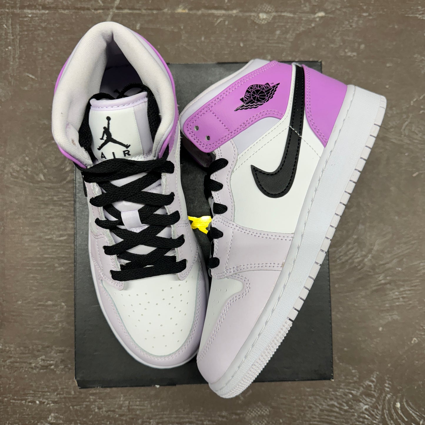 Air Jordan 1 Mid Barely Grape - Size 5Y