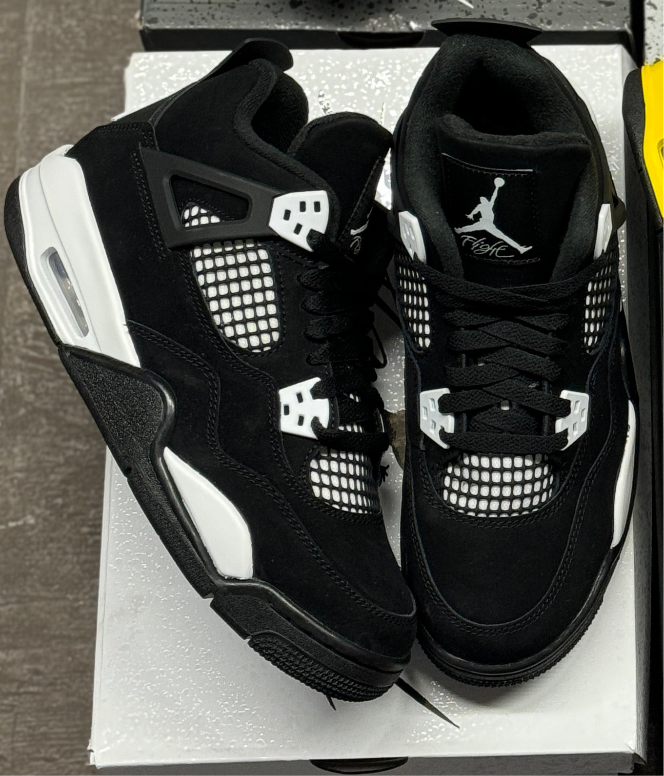 Air Jordan 4 White Thunder - Size 7Y