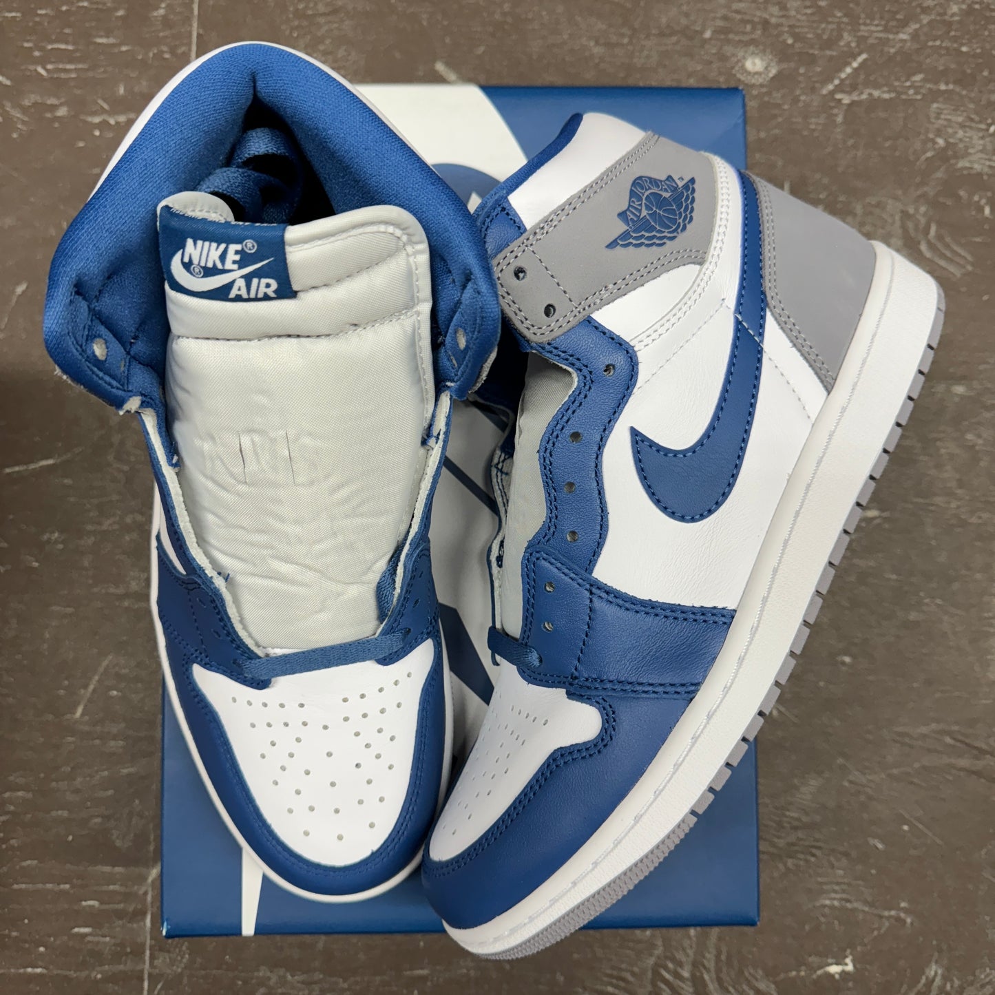 Air Jordan 1 High OG True Blue - Size 9.5
