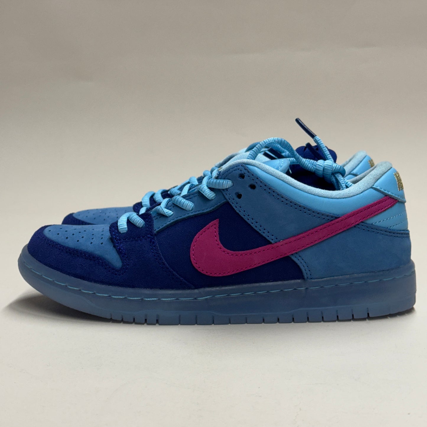 SB Dunk Low Run The Jewels - Size 6.5M