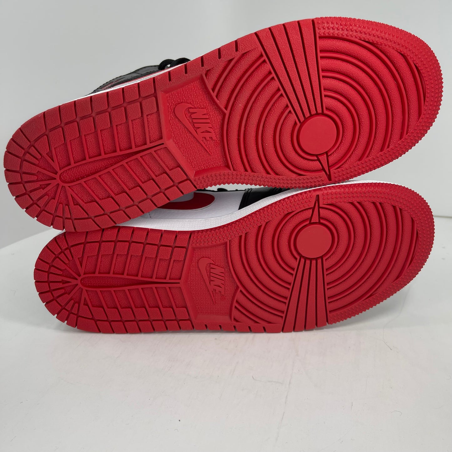 Jordan 1 Mid Gym Red Black White Grade School