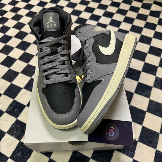 Jordan 1 Mid Cement Grey WMNS