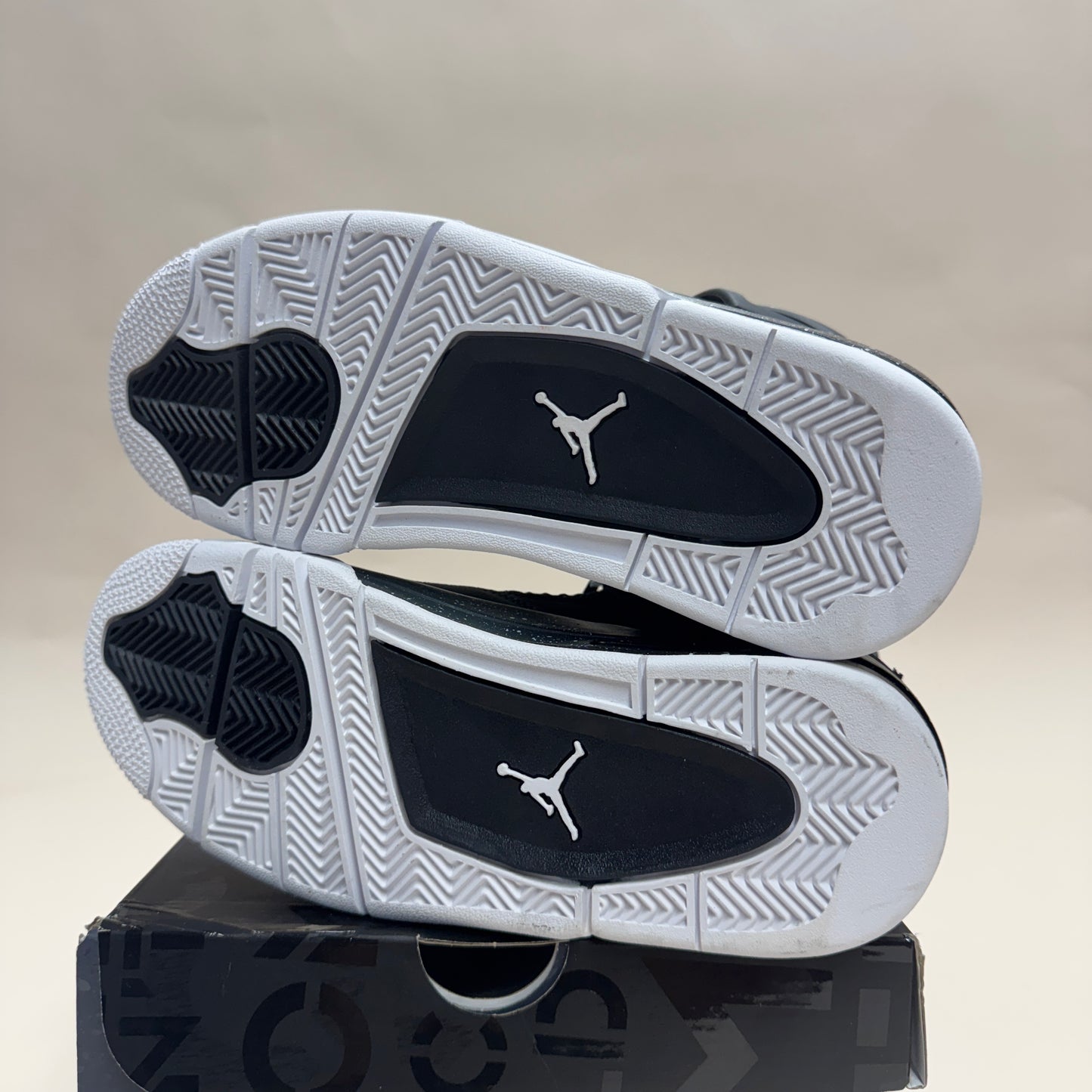 Jordan 4 Fear GS (2024) - Size 6Y (7.5W)