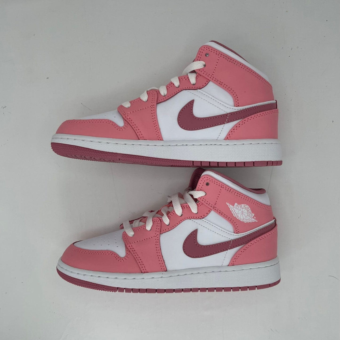 Jordan 1 Mid Valentine's Day Grade School