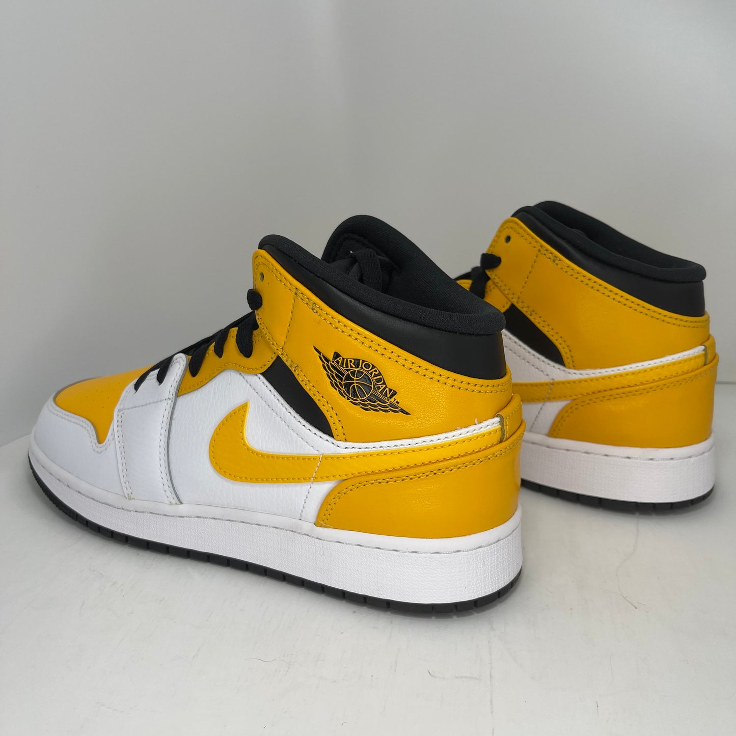 Air Jordan 1 Mid University Gold Grade School