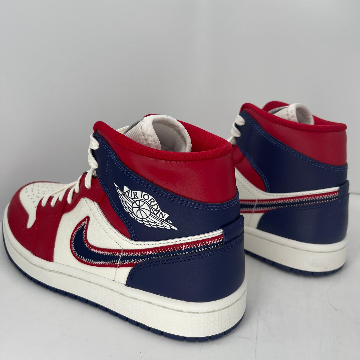 Air Jordan 1 Mid USA (2022) WMNS