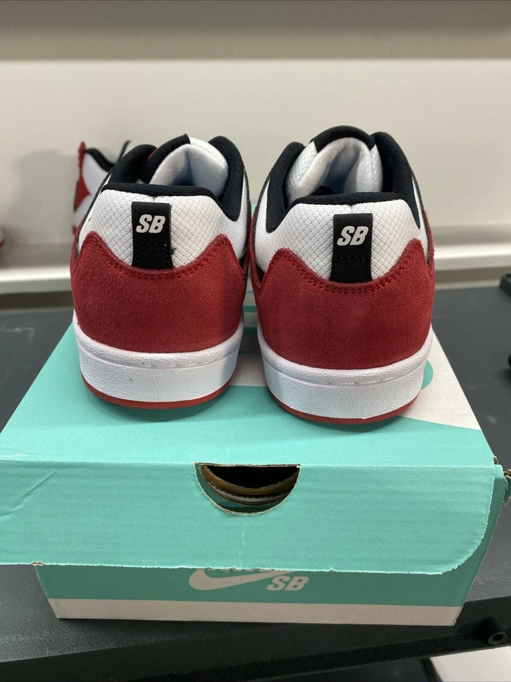 Nike | Alleyoop SB White University Red | Size 9.5 | CJ0882-102 | New