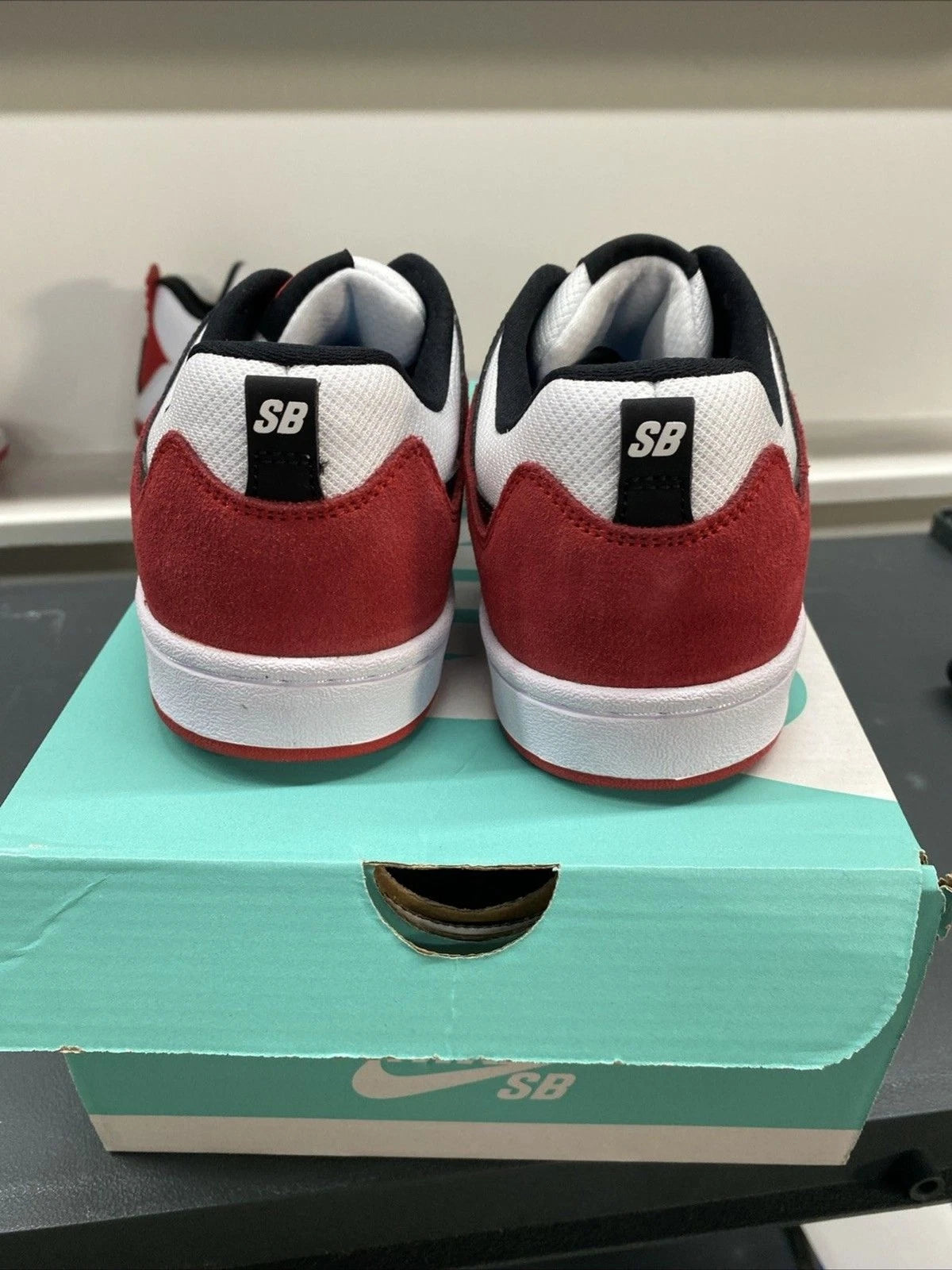 Nike | Alleyoop SB White University Red | Size 9.5 | CJ0882-102 | New