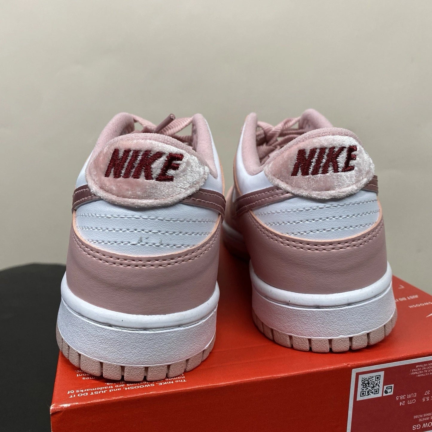 Nike Dunk Low Pink Velvet Size 6Y (7.5 Women's) DO6485-600