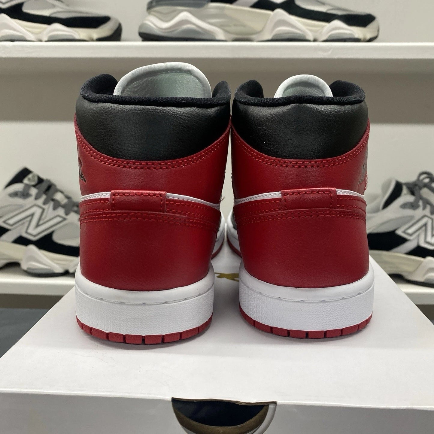 Nike Air Jordan 1 Mid Alternate Bred Toe Black Red BQ6472-079 7 Women's (5.5Y)