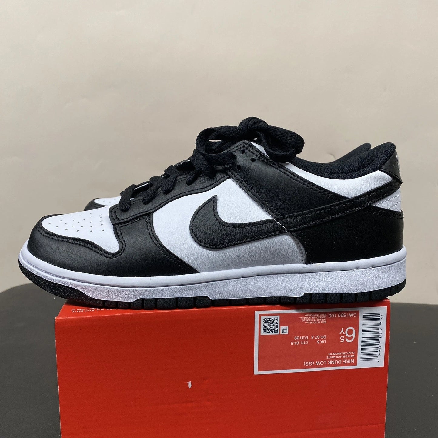 Brand New Nike Dunk Low Panda 6.5Y New CW1590 100