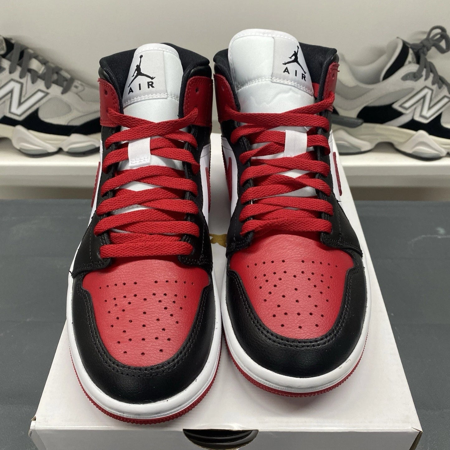 Nike Air Jordan 1 Mid Alternate Bred Toe Black Red BQ6472-079 7 Women's (5.5Y)