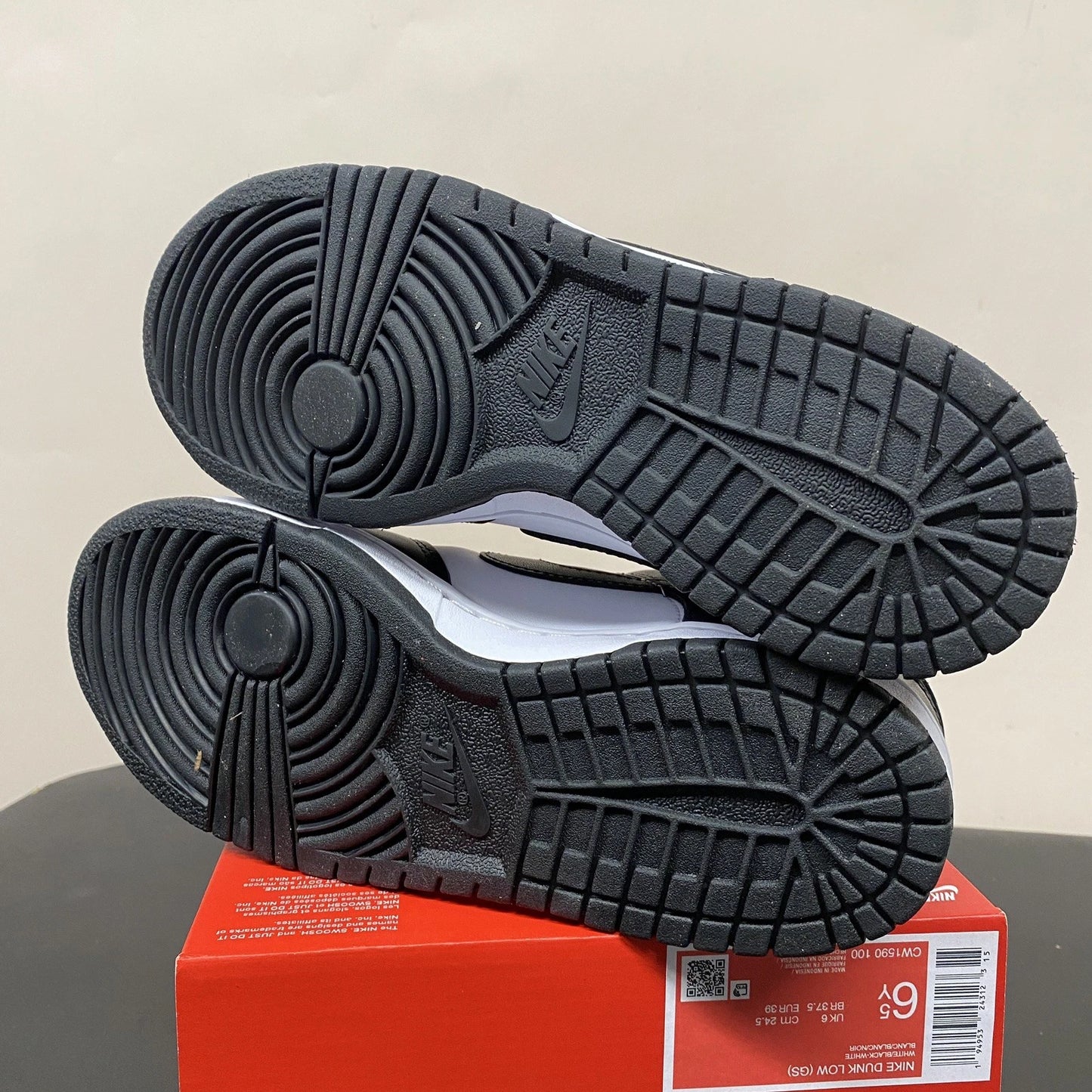 Brand New Nike Dunk Low Panda 6.5Y New CW1590 100