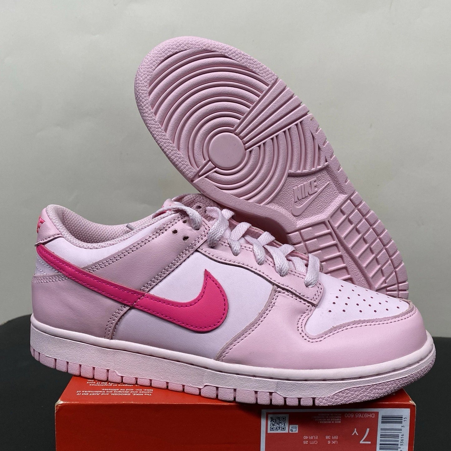 Brand New Nike Dunk Low Triple Pink Size 7Y DH9765 600