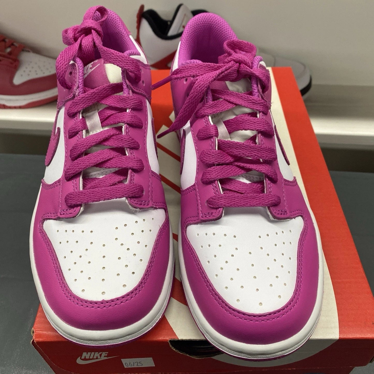 DS Nike Dunk Low BG Active Fuschia 5.5Y (FJ0704 100) 2023 New