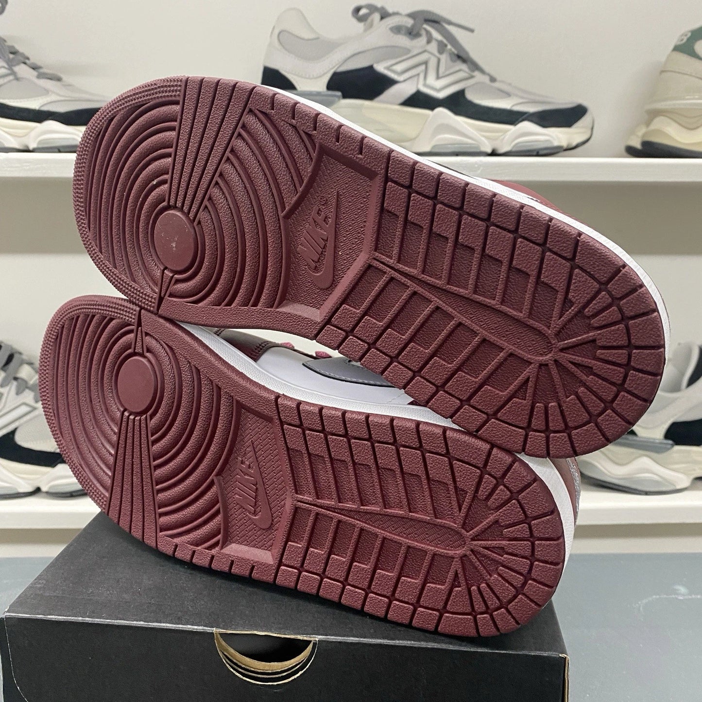 Brand New Jordan 1 Low Size 10 White/Bordeaux 553558 615