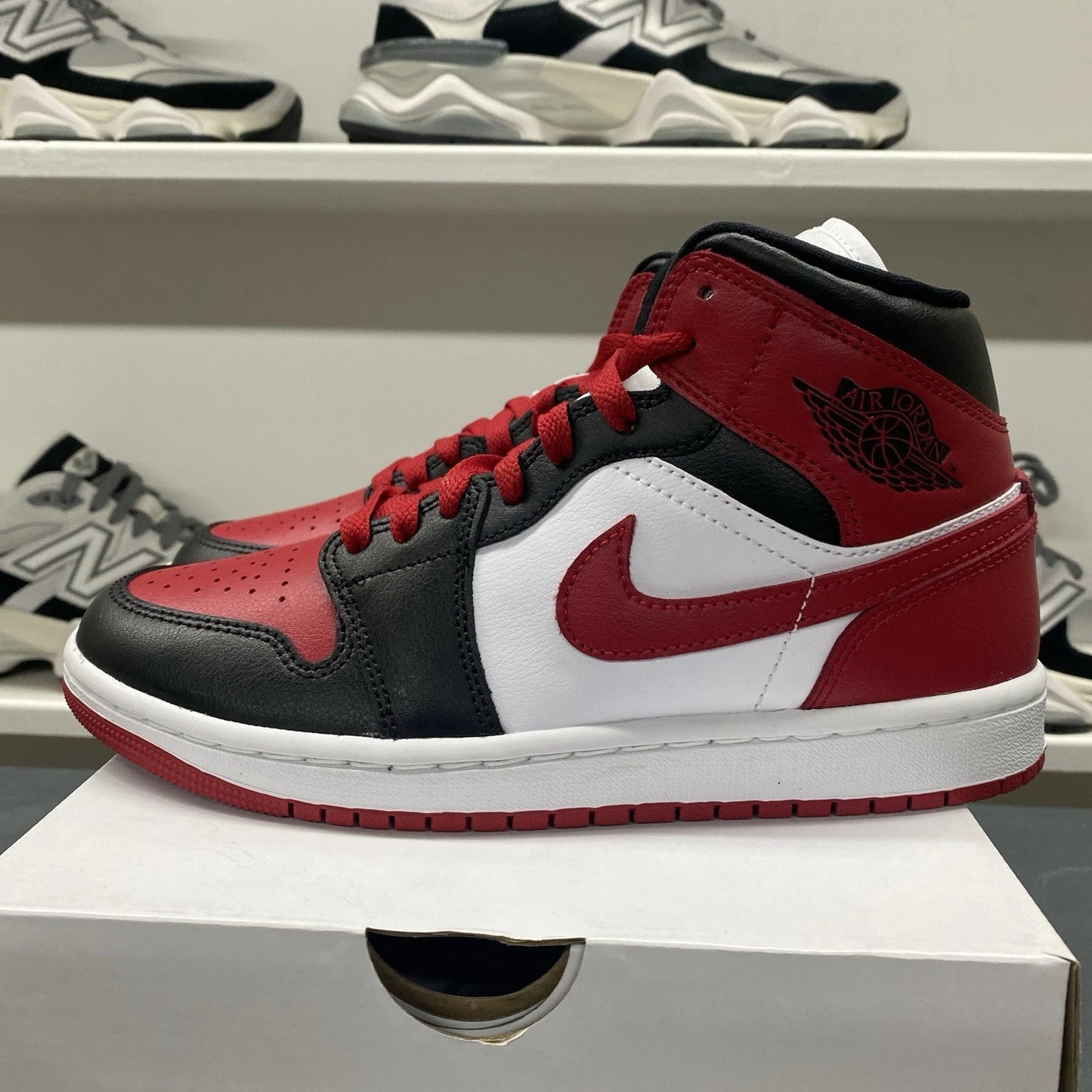 Nike Air Jordan 1 Mid Alternate Bred Toe Black Red BQ6472-079 7 Women's (5.5Y)