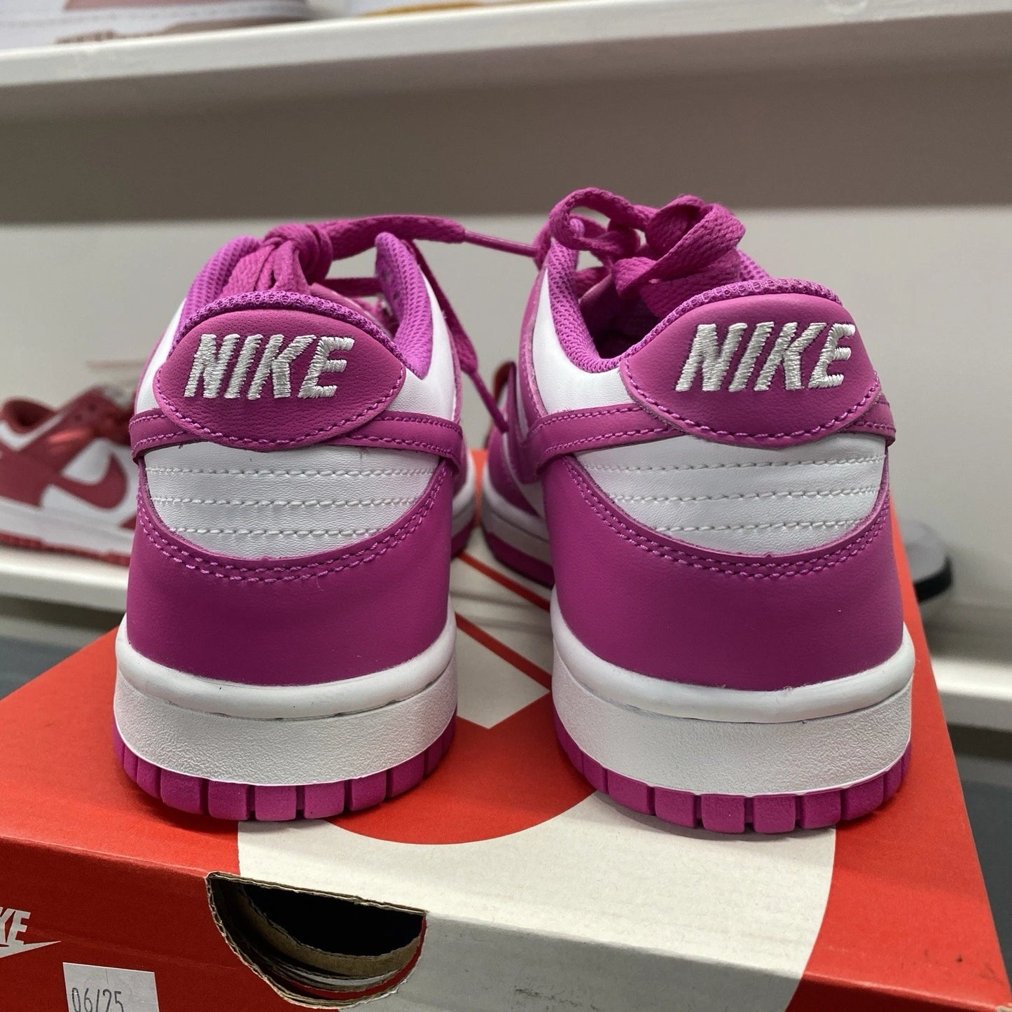 DS Nike Dunk Low BG Active Fuschia 5.5Y (FJ0704 100) 2023 New