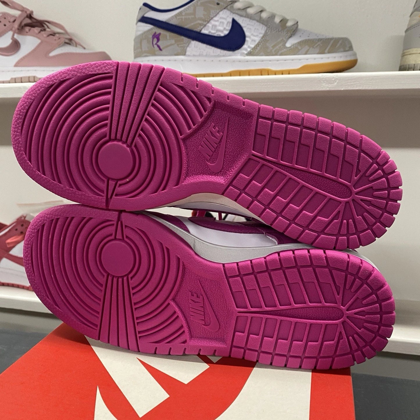 DS Nike Dunk Low BG Active Fuschia 5.5Y (FJ0704 100) 2023 New