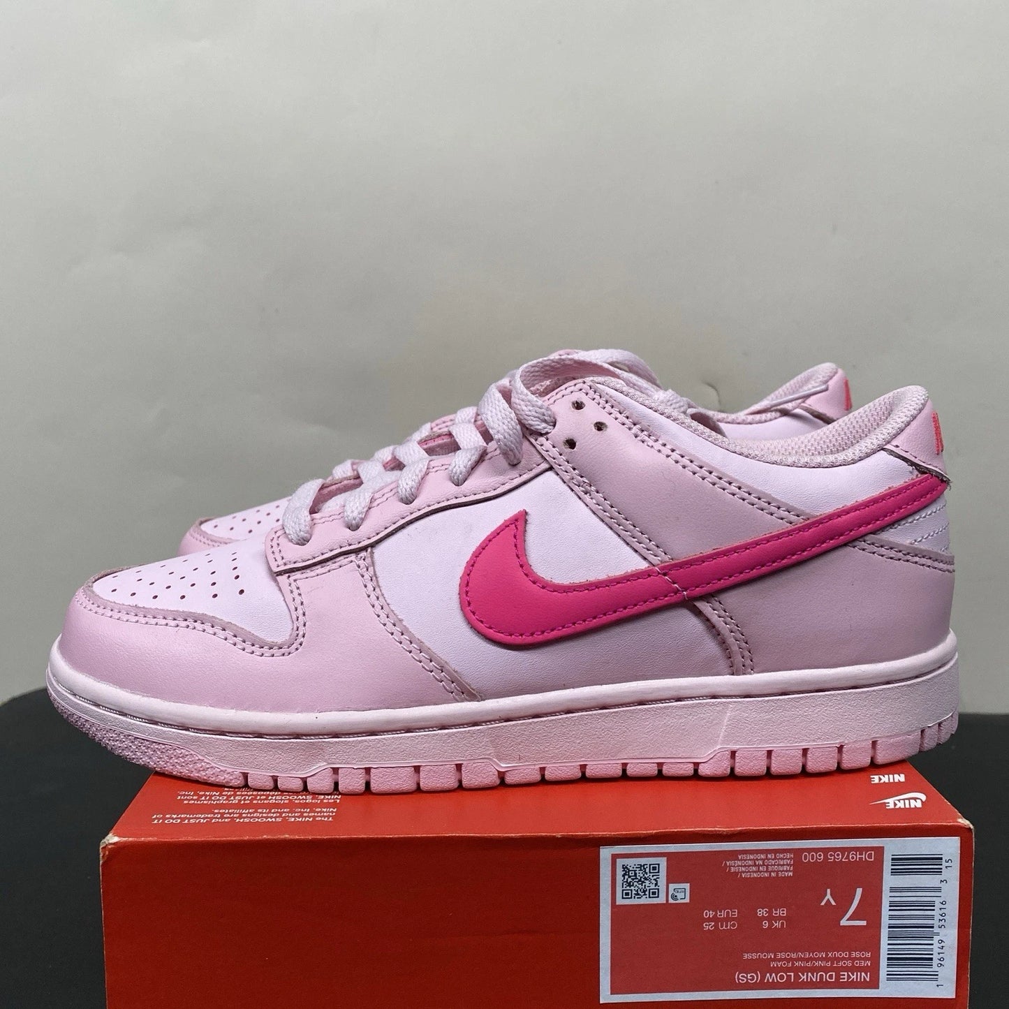 Brand New Nike Dunk Low Triple Pink Size 7Y DH9765 600