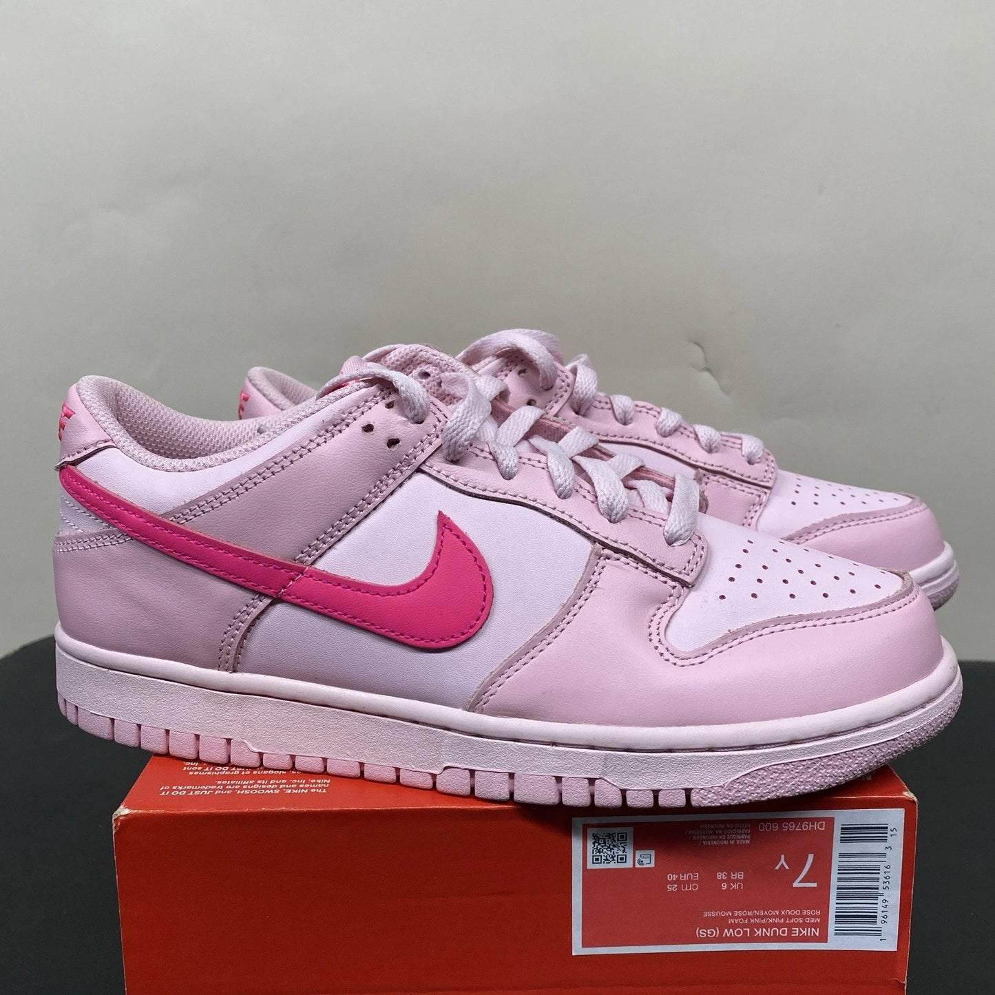 Brand New Nike Dunk Low Triple Pink Size 7Y DH9765 600